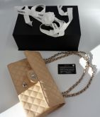 CHANEL CLASSIC FLAP BAG  IN BEIGE KAVIAR LEDER  METALL IN SILBER TON