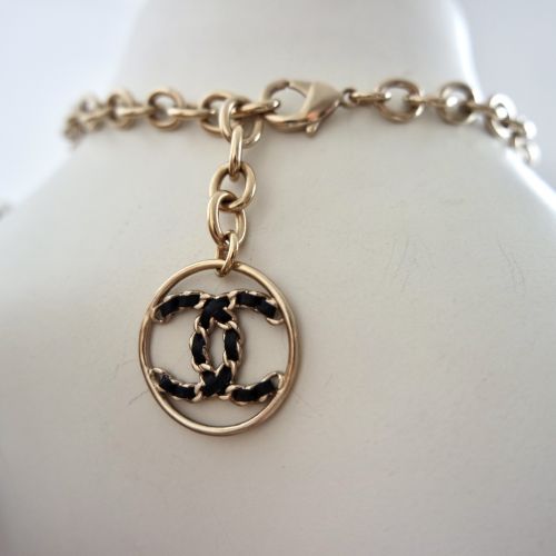 CHANEL  HALSKETTE MIT LOGO