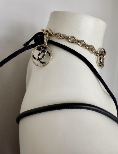 CHANEL  HALSKETTE MIT LOGO