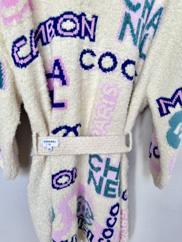 CHANEL CARDIGAN MIT LOGO SS2023