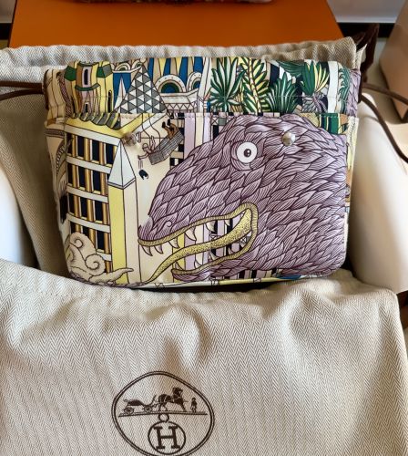 HERMÈS FOURBI SILK POUCH PALLADIUM MULTICOLORE HERMÈS FOURBI SILK POUCH PALLADIUM MULTICOLORE