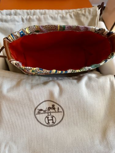 HERMÈS FOURBI SILK POUCH PALLADIUM MULTICOLORE
