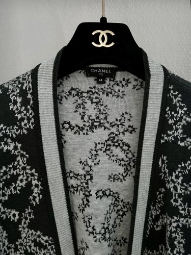CHANEL CARDIGAN STRICK IN GRAU