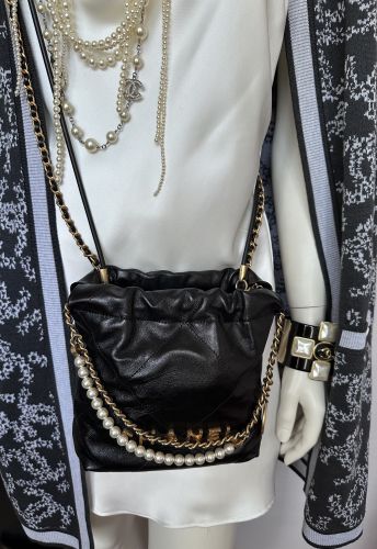 CHANEL KLEINE TASCHE 22 IN SCHWARZ LEDER 