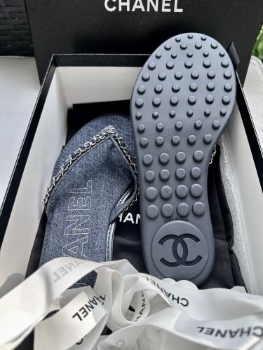 CHANEL ZEHENSANDALEN IN DENIM 