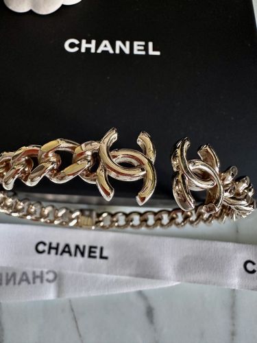 CHANEL  HALSKETTE MIT LOGO CHANEL  HALSKETTE MIT LOGO