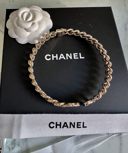 CHANEL  HALSKETTE MIT LOGO
