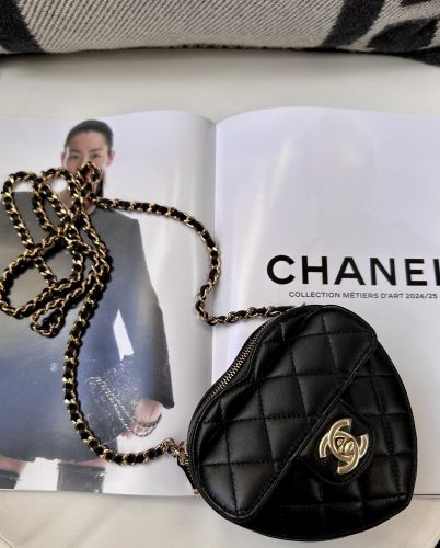 CHANEL HEART BAG IN SCHWARZ 