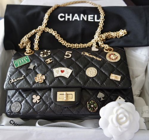 CHANEL BAG 2.55 REISSUE CASINO CHARM IN BLACK LIMITED 