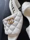 CHANEL MULES SANDALEN IN WEISS