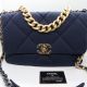 CHANEL 19 CLASSIC BAG DUNKELBLAU METAL IN GOLD SILBER