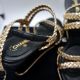 CHANEL RIEMCHEN SANDALEN IN GOLD