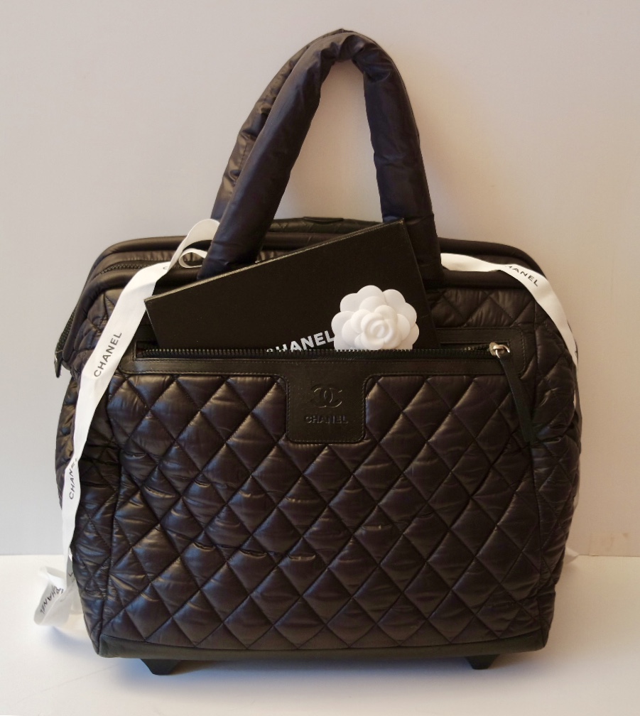 Travel bag Chanel Black in Synthetic - 29505468