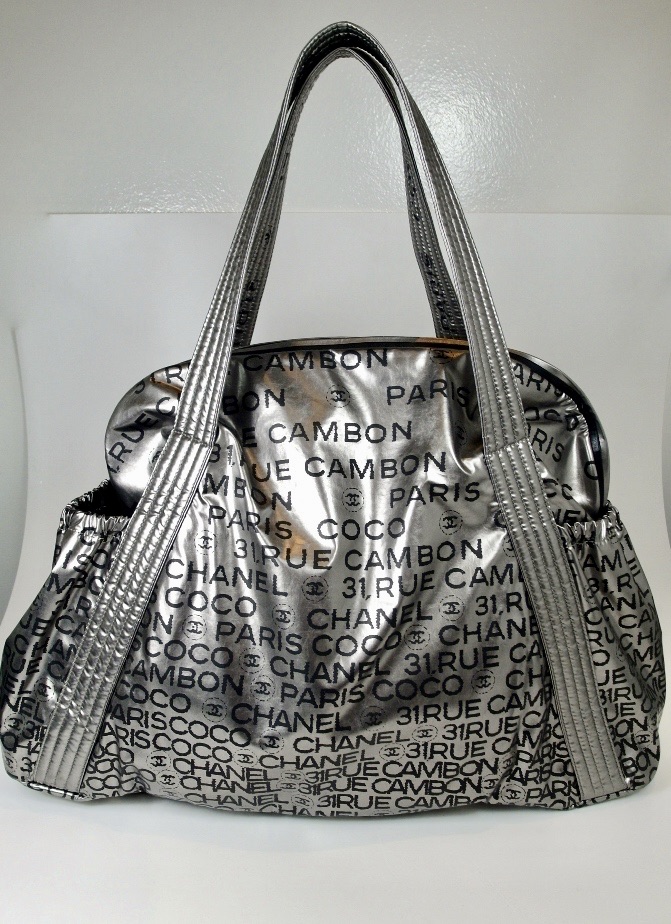 CHANEL BAG SHOPPER IN SILBER MIT CHANEL ALL OVER LOGO