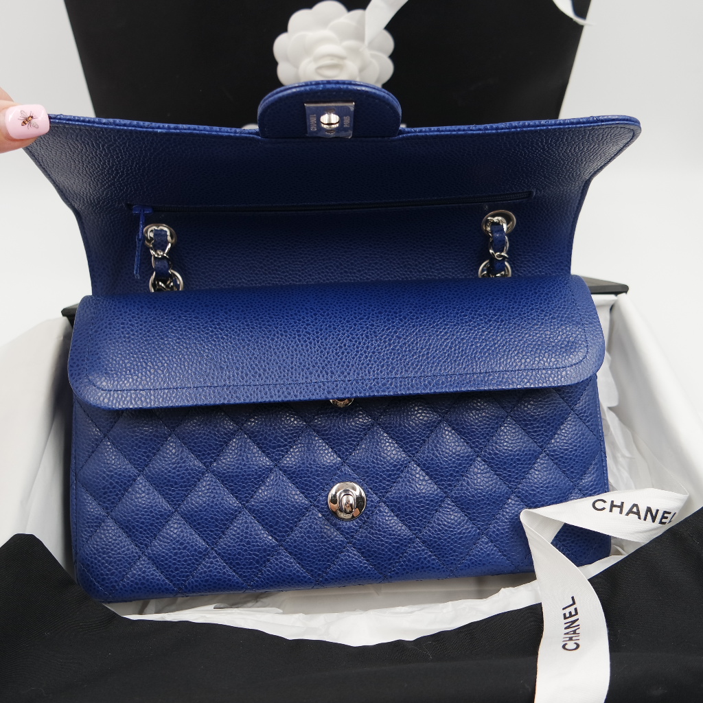 22S Chanel Classic gefüttert Flap Caviar Leather Light Baby Blue. Blau  Hellblau Leder ref.501553