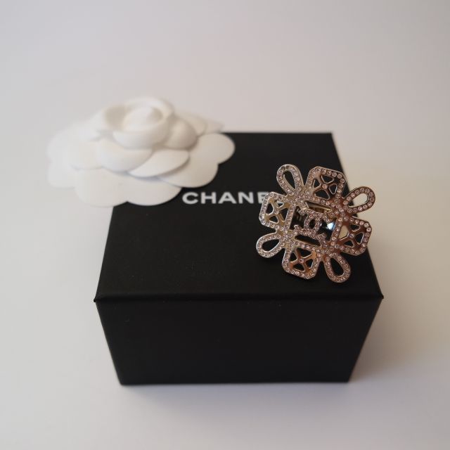 CHANEL RING METAL GOLD AND CRYSTAL