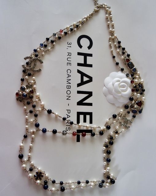CHANEL LONG NECKLACE WITH LOGO
