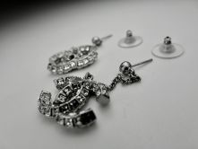 CHANEL EARRINGS IN SILVER TON METAL WITH STRASS