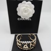 CHANEL CUFF IN GOLD METAL